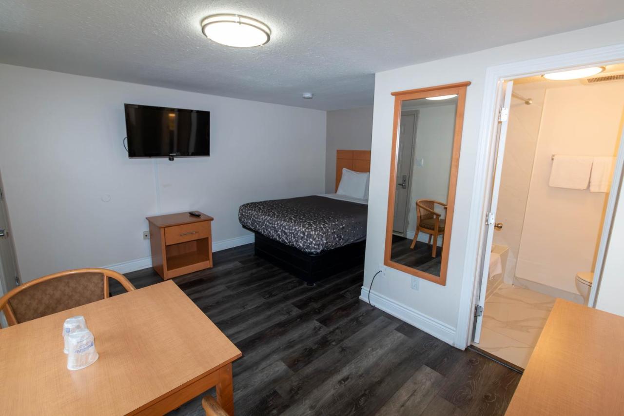 Borden Inn&Suites Angus Exterior foto